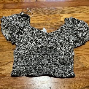 Brand new with tag Juniors size Small crop top in black for print
